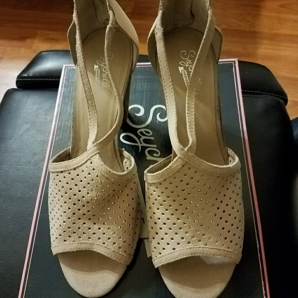 Seychelles Gamble Pink Suede Heels